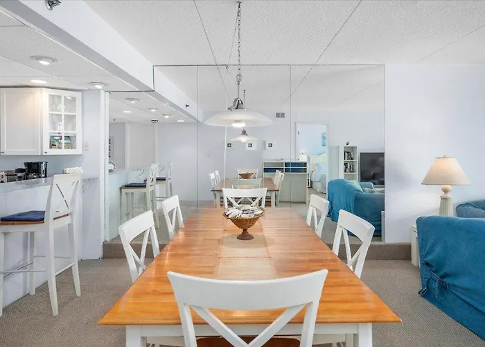 Rainbow - Oceanfront 2 Bedroom With Outdoor Pool