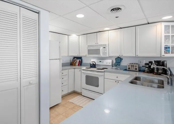 Rainbow - Oceanfront 2 Bedroom With Outdoor Pool Holiday home Ocean City