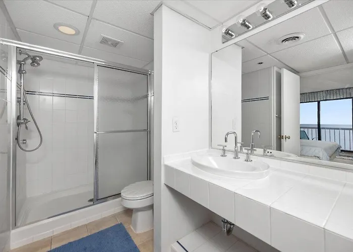 Rainbow - Oceanfront 2 Bedroom With Outdoor Pool Holiday home Ocean City