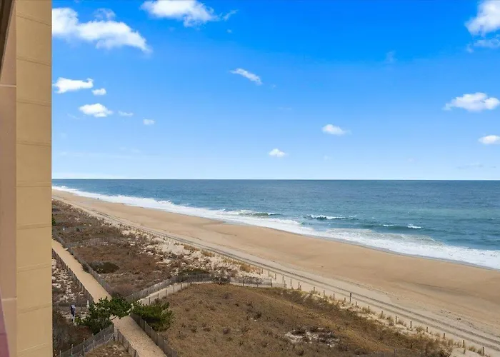 Rainbow - Oceanfront 2 Bedroom With Outdoor Pool Holiday home Ocean City